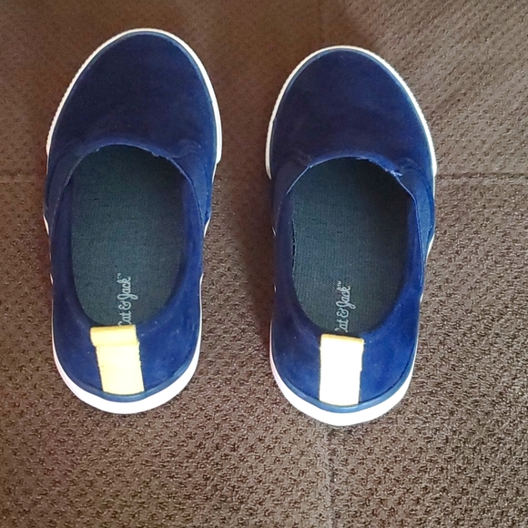 Navy Cat & Jack toddler boy shoes. Size 12. - Picture 3 of 3